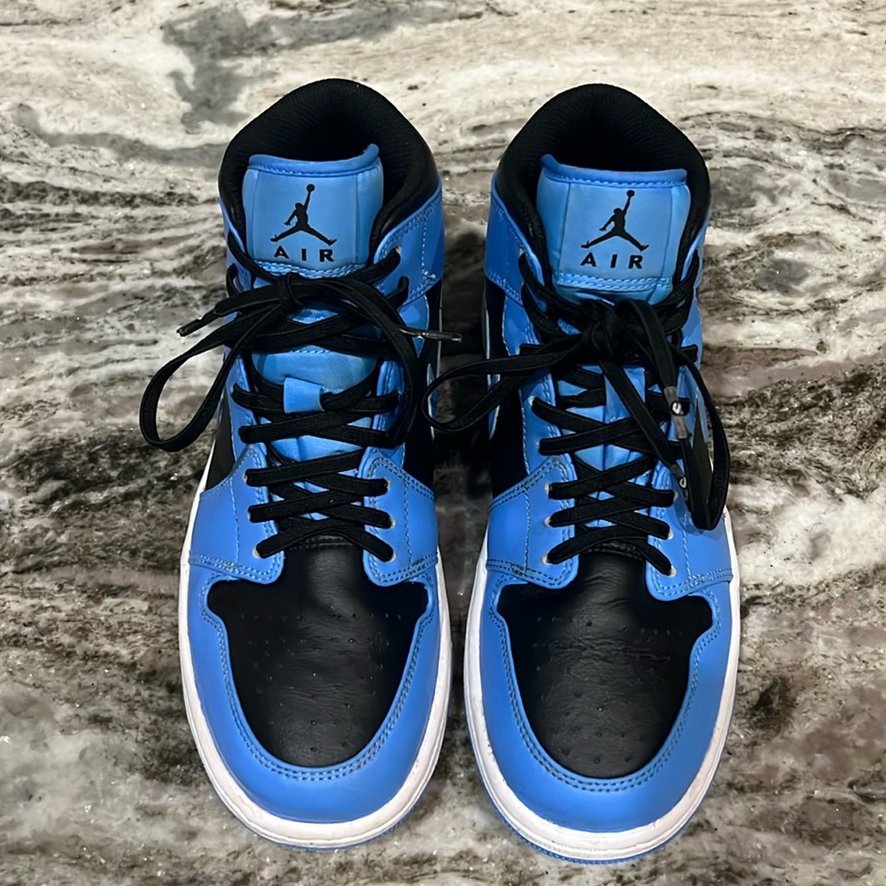 Air Jordan 1 Mid men’s size 8.5/women 10